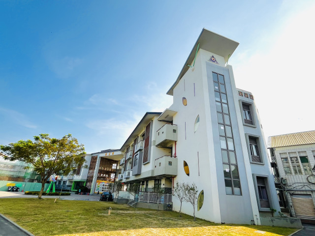 12.火車頭建築 .JPG